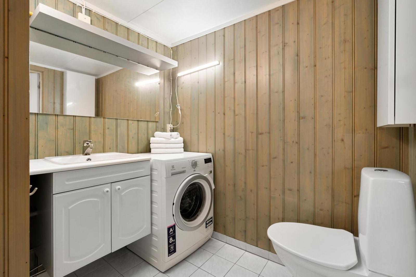 Room In Cozy Apartment 7 Min Walk From The City Center トロムソ エクステリア 写真