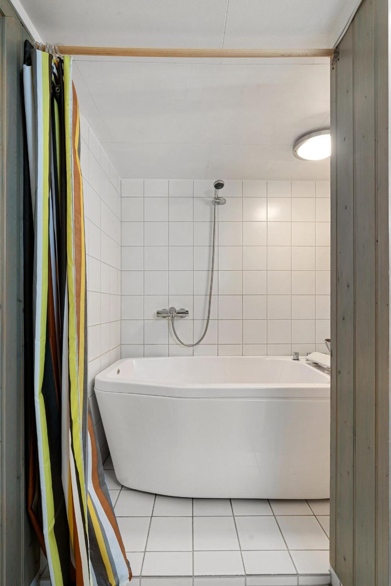 Room In Cozy Apartment 7 Min Walk From The City Center トロムソ エクステリア 写真