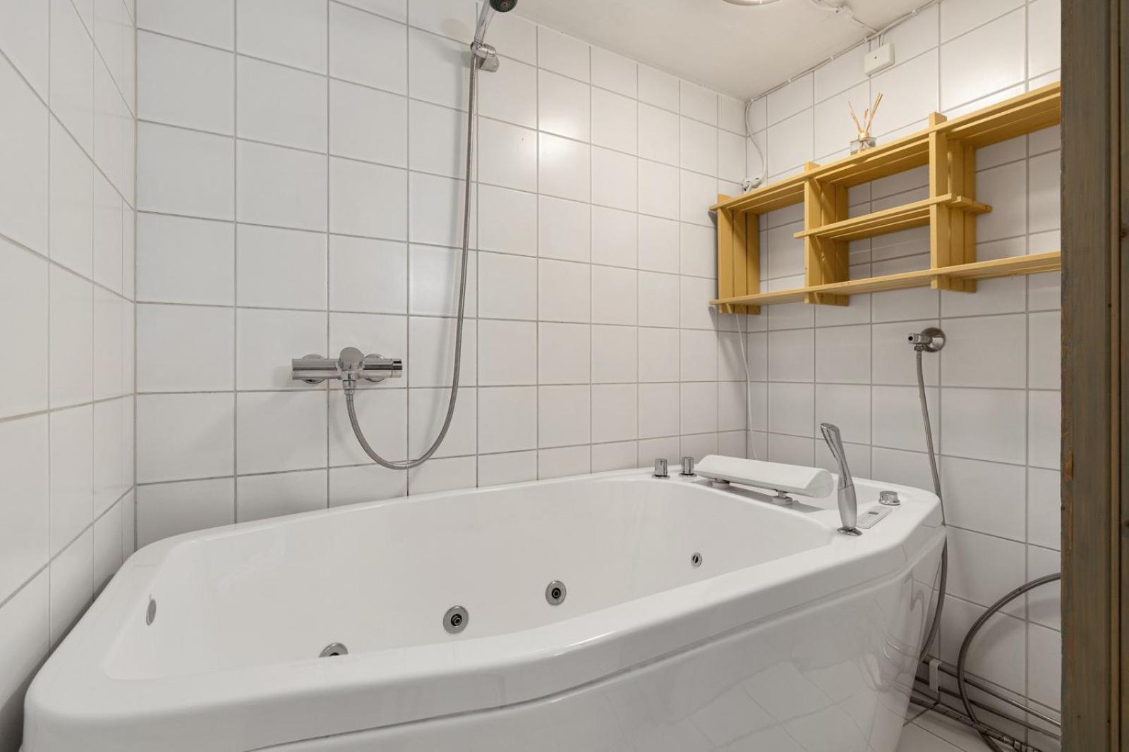 Room In Cozy Apartment 7 Min Walk From The City Center トロムソ エクステリア 写真
